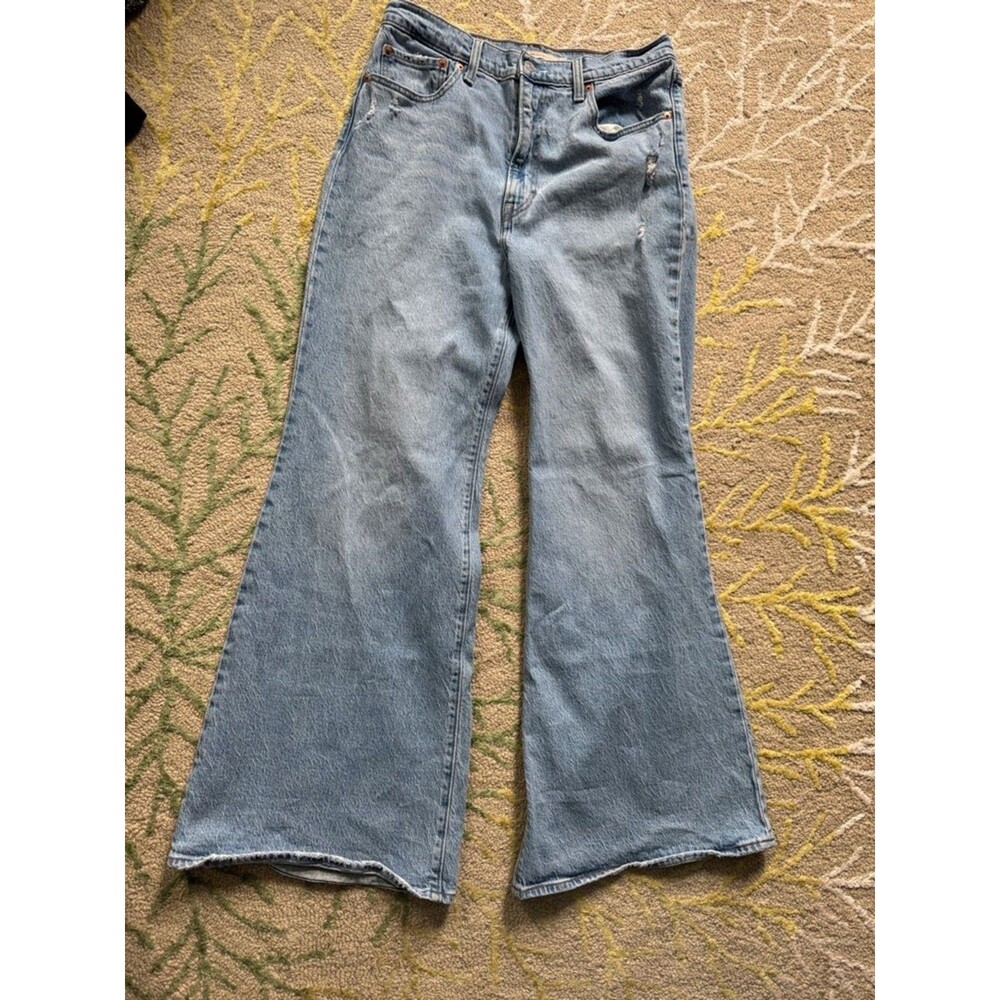 Levi’s maximum story, medium wash RIBCAGE BELL WOMEN'S JEANS 31